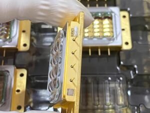 NURM31 Laser diode array-side view