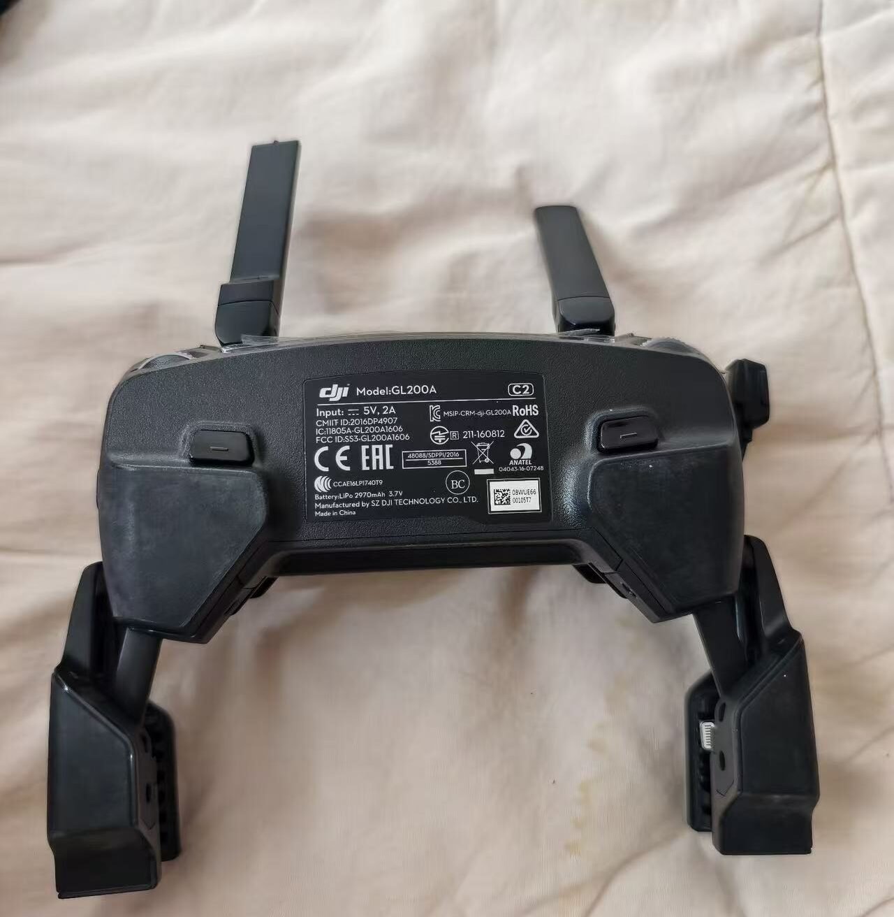 DJI GL200A remote for Mavic- back view